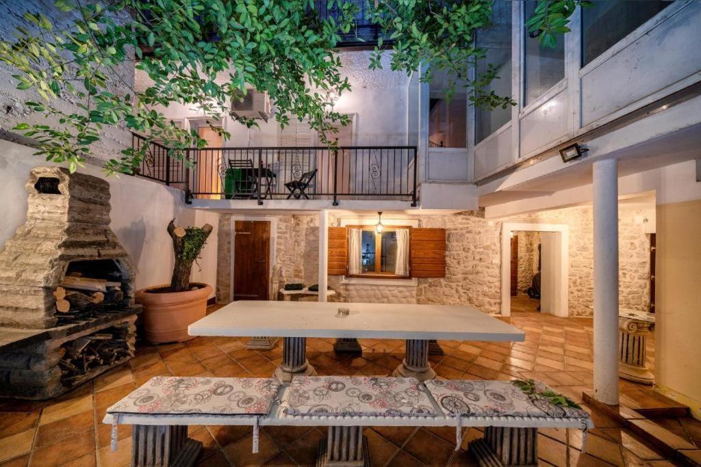 Heritage Residence In Center With Pool- Apartments Водице Екстер'єр фото