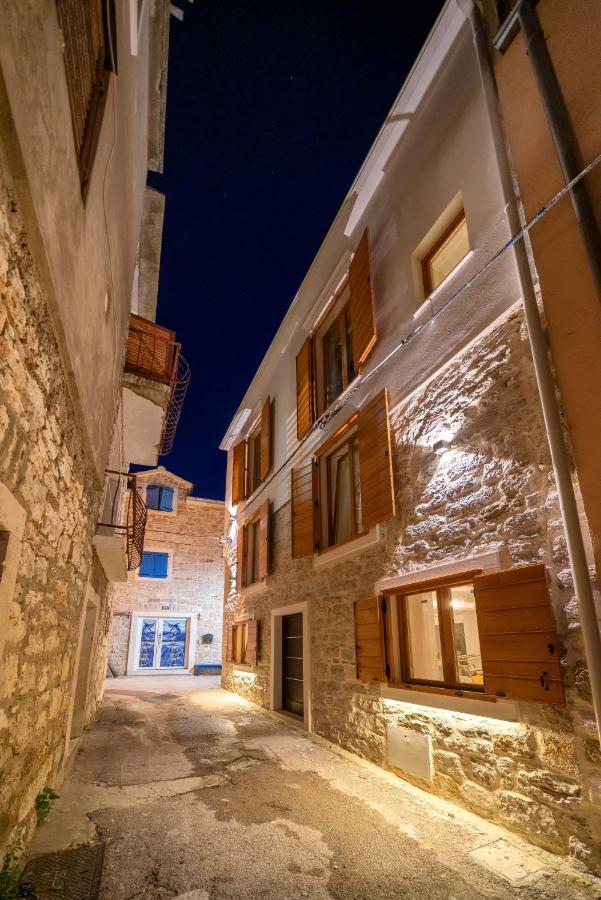 Heritage Residence In Center With Pool- Apartments Водице Екстер'єр фото